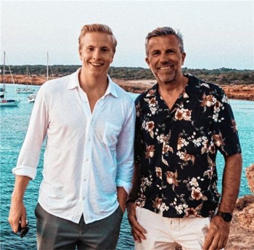 Ein Bild aus vergangenen Tagen: Rolf Nordmo (rechts) und der Ex-Eishockey-Profi Janne Puhakka.Foto privat