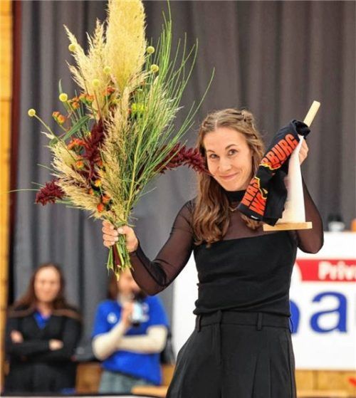 Eine OIympiasiegerin als Ehrenmitglied: Svenja Brunckhorst wurde in Wasserburg geehrt.Foto Christian Mühlhofer
