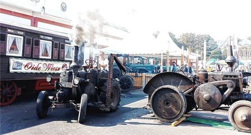 Eine Publikumsattraktion auf der Theresienwiese: die restaurierten historischen Bulldogs aus Frasdorf. Foto Hötzelsperger+
