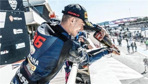 Ein Titel und ein zweiter Platz: Motorsportler Valentin Folger hatte Grund zum Feiern.Foto re