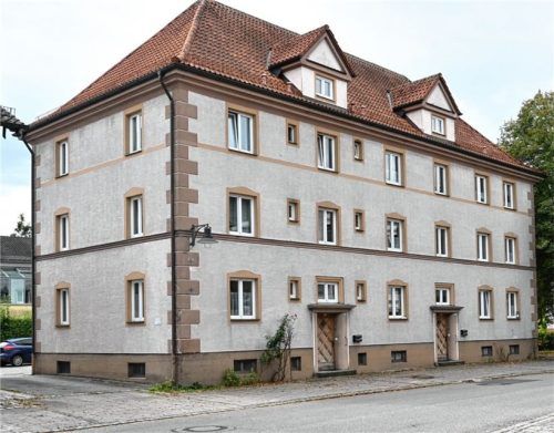Es sind Blöcke ähnlich diesem an der Salzburger Straße, in denen die Wohnungen oft nur mit Strom beheizt werden können, weil es keine Zentralheizung gibt. Foto Schlecker