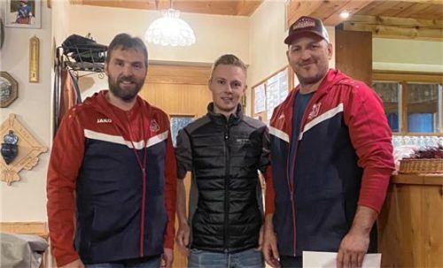 Freuen sich über den Sieg: (von links) Thomas Zunhammer, Andi Baumann, Marcus Maier.Foto Anna-Lena Steffens