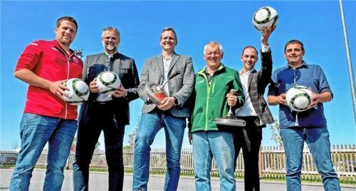 Freuen sich über die gelungene Modernisierung: (von links) Peter Feistl (WSV-Fußball), Klaus Bayer (Firma Hudson), Bürgermeister Simon Frank, Anton Feistl (WSV-Stockschützen), WSV-Vorsitzender Tobias Prankl und Projektleiter Stefan AbergerFoto H. Reiter
