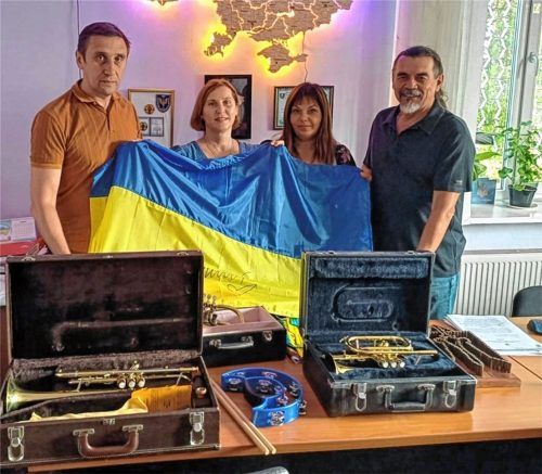 Für die Hilfe aus Bad Feilnbach dankten aus der Ukraine per Video-Botschaft: (von links) Bogdan Shkarbuta, Olena Tanasevych, Ljudmyla Yegorowa und Ruslan. Foto  Ukrainehilfe Bad Feilnbach