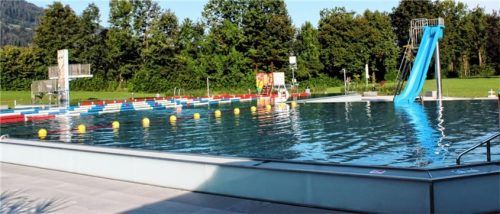 Für die Schwimmbäder in Bad Feilnbach und Au bleiben die Eintrittspreise für Tages-, Zehner- und Jahreskarten in der Saison 2025 gleich.Foto Strim