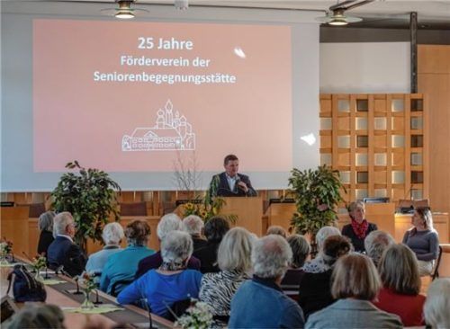 „Gäbe es diese Einrichtung nicht schon, müsste man sie schleunigst erfinden“: Jens Köhler, Vorsitzender des Fördervereins machte in seiner Festrede deutlich, welchen Stellenwert die Seniorenbegegnungsstätte der Caritas hat. Foto Thomae