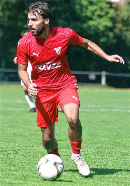 Genti Krasniqi und der SV Bruckmühl stehen schon mit dem Rücken zur Wand.Foto Wolfgang Fehrmann