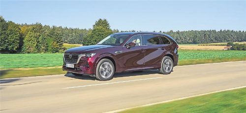 Geräumiges Spitzenmodell: In den neuen CX-80 von Mazda passen bis zu sieben Passagiere, er kann alternativ 1971 Liter Gepäck laden und darf Anhänger mit einem Gewicht von bis zu 2,5 Tonnen ziehen. Foto Mazda