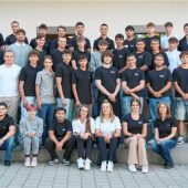 90 Auszubildende und Studierende starten bei BAUER Elektroanlagen