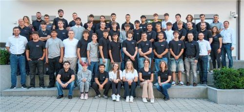 Herzlich willkommen bei BAUER: Diese Auszubildenden und dual Studierenden starten an den Südstandorten in Buchbach, Landshut, München, Nürnberg und Traunreut.