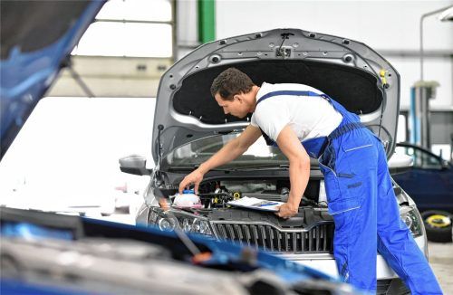 Im Bereich Kraftfahrzeugmechatronik wurden im vergangenen Jahr mitunter die meisten neuen Ausbildungsverträge abgeschlossen.Foto adobe stock