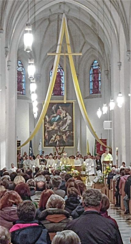 In St. Nikolaus in Rosenheim wurde das neue Dekanat „aus der Taufe gehoben“ – viele Gläubige nahmen am feierlichen Gottesdienst teil.Foto aerzbäck