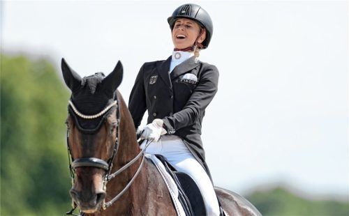 Jessica von Bredow-Werndl erhält heute in München den Bayerischen Sportpreis. Foto dpa | Rolf Vennenbernd