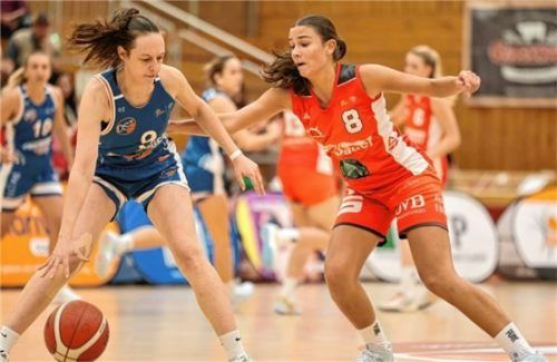 Johanna Bielefeld (rechts) landete mit dem TSV Wasserburg den nächsten deutlichen Erfolg.Foto Christian Mühlhofer