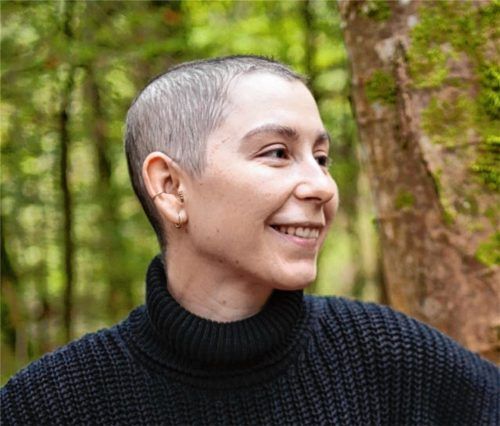 Julia Laube blickt auf einen harten Kampf gegen den Brustkrebs zurück. Foto re