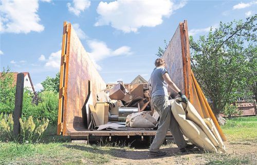 Kann körperlich, aber auch seelisch schlauchen: Das Haus der Eltern auszuräumen. Foto Florian Schuh/Dpa