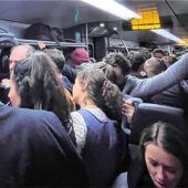 Übervolle Ekel-Bahnen zur Wiesnzeit
