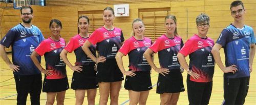Kolbermoors Abteilungsleiter und Trainer Michael Fuchs (links) sowie Florian Wiesener (rechts) möchte mit Qianhong Gotsch, Laura Tiefenbrunner, Annett Kaufmann, Hana Arapovic, Krisztin Lang und Krisztina Toth ein ernstzunehmender Anwärter um die deutsche Meisterschaft sein.Foto Gerhard Erlich