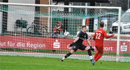 Marinus Jackl führt die teaminterne Torjägerliste beim SV Westerndorf an. Hier ist sein Treffer zum 1:1-Ausgleich gegen den Sportbund Rosenheim.Foto Marinus Obermaier