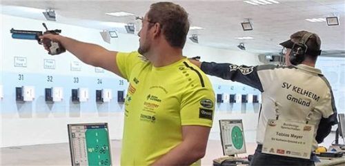 Matthias Meisinger (SV Hubertus Rettenbach) und Tobias Meyer (SV Kelheim Gmünd II) beim Stechschuss. Foto kg