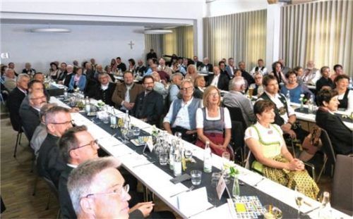 Mit 120 geladenen Gästen feierte Bruckmühl die 60. Wiederkehr der Markterhebung.