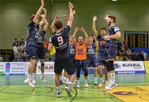 MVP Felix Schinko (Nummer 9) und der TSV Mühldorf freuen sich über zwei Punkte.Foto Fabian Bartsch