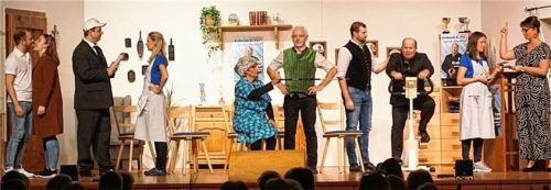 Nach dem ersten Vorhang gibt‘s noch ein „Freeze“, in dem die Schauspieler ihre Rollen auf den Punkt bringen. Fotos becker