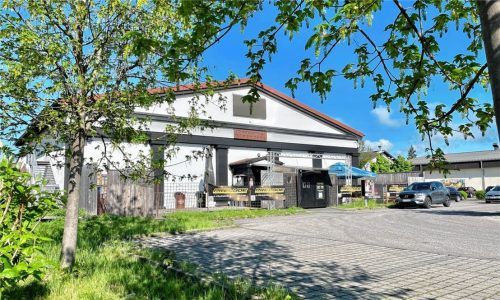 Nachdem das Landratsamt Rosenheim „Einspruch erhoben hat“, kann jetzt an der Wernher-von-Braun-Straße die jetzige Diskothek zu einer 220 Quadratmeter großen Spielhalle, einem Bistro und einem Billard-Café umgebaut werden. Foto neuwirth