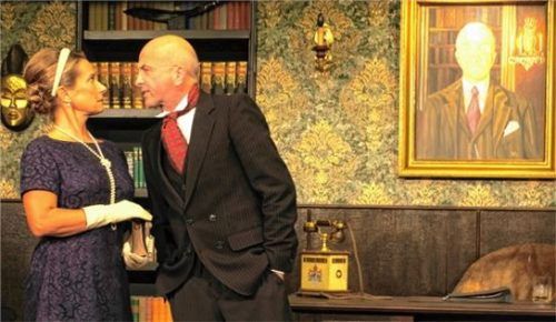 Nicht sehr harmonisch ist die Beziehung zwischen Albrecht Greifenbrecht (Robert Krämer) und seiner Ehefrau Charlotte (Diana Bayer).