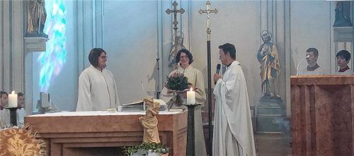 Pastoralreferentin Veronika Gosling wurde von Pastoralreferentin Elisabeth Maier und Pfarrer Maurus Scheurenbrand verabschiedet. Foto Re