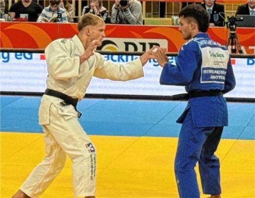 Patrick Weisser (links) wurde mit dem TSV Abensberg Dritter der Judo-Bundesliga.Foto re