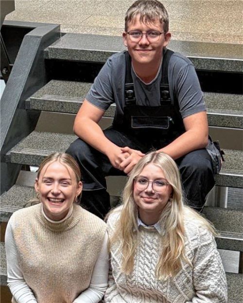 Paul Steindlmüller und Silvia Wagner (vorne links) haben sich entschieden. Für Ausbildungen, die unsexy klingen. Ihnen aber Spaß machen. Versteht Lisa Eschenauer gut – sie ist den gleichen Weg gegangen. Foto Hampel