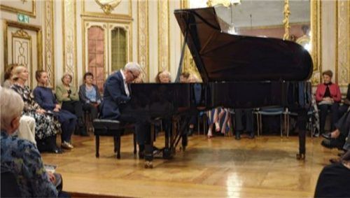 Pianist Markus Becker mit Klassik und Jazz auf Schloss Neubeuern. Foto füchtner