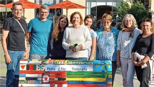 „Platz für Toleranz“, das wünschen sich die Berater der Fachdienste (von links): Ricardo Witthinrich-Rogerio, Thies Schlüter, Kristina Eremina, Barbara Gosolits, Ines Almanstoetter, Petra Gäbelein, Ute Kundmüller und Aida H. I.

Foto Caritas