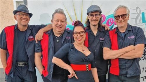 „Rock’n’Roll & Petticoat“ spielen im neuen Rathaus. Foto Re