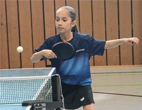 Rosalie Lex vom ASV Eggstätt gewann in zwei Altersklassen sowohl im Einzel und auch im Doppel.Foto Erlich