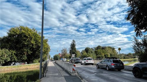 Rund 25000 Autos fahren am Tag über die Mangfallkanalbrücke. Fotos Baumeister