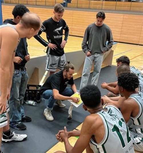 Saisonpremiere geglückt: Coach Johannes Raab fand in der Auszeit die passenden Worte.Foto Aigner