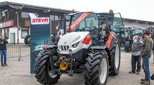 Schlankes Design und modernste Technik: Bei der Kirta-Ausstellung feierte unter anderem die neue Traktoren-Generation der Marke Steyr Premiere. Fotos Stache