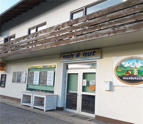 Schließt: „nah & gut Baumann“ an der Hauptstraße in Vagen bei Feldkirchen-Westerham. Foto Merk