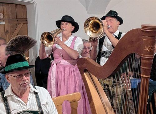 Schneidig spielten die Musikanten den Besuchern im voll besetzten Saal auf. Foto Freese