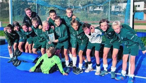 Sie feierten den Titel beim Bayern-Cup: die U14-Buben des Sportbund Rosenheim.Foto re