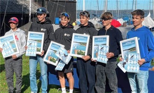 Siegerehrung der bayerischen Jugendmeisterschaft im 29er mit den Chiemseern Lucas und Moritz Hamm (Mitte), die sich den Titel holten.Foto CYC
