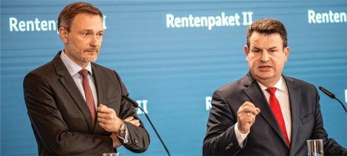 Sind sich beim Thema Rente nicht immer einig: Bundesfinanzminister Christian Lindner (FDP, links) und Bundesarbeitsminister Hubertus Heil (SPD) bei einem Pressestatement zum geplanten Rentenpaket II. Foto dpa