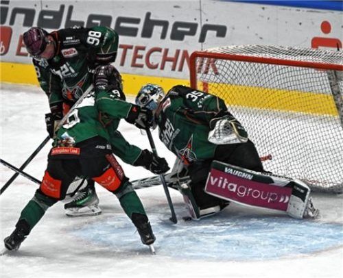 Starbulls-Torwart Oskar Autio hielt an seinem Geburtstag die Null.Foto Franz Ruprecht