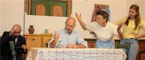 Szenenbild mit (von links) Bernd Staudinger, Georg Aicher, Rita Stoib und Lena Bauer.Foto Rehberg