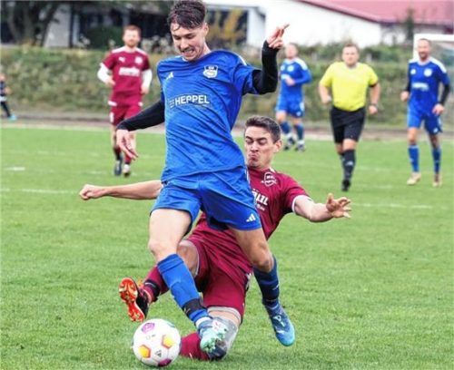 Tachertings Fabian Redwitz war nicht zu stoppen – einmal auch vom eigenen Torhüter nicht.Foto Christian Mühlhofer