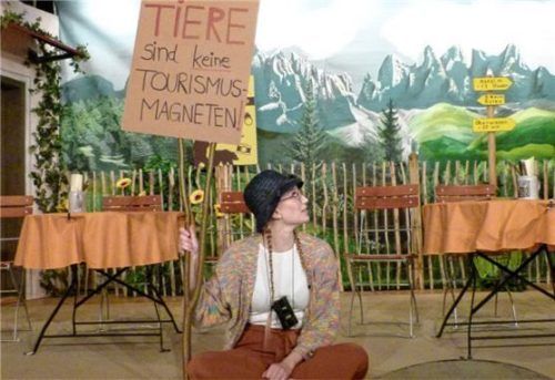Tierschützerin Gaby (Daniela Osterloher) will den Bären vor Wilderern und Touristen schützen.