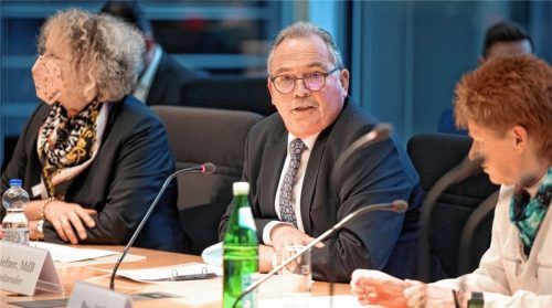 Udo Schiefner (SPD, Mitte) ist am 16. Oktober so etwas wie der Gastgeber, wenn es um den Brenner-Nordzulauf geht. Schiefner ist der Vorsitzende des Verkehrsausschusses des Deutschen Bundestages. Foto Bundestag/Tobias Koch
