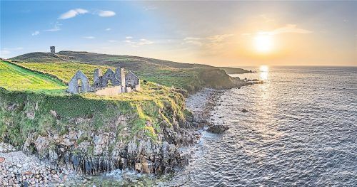 Unberührte Natur: Donegal im Nordwesten Irlands lockt mit wilder Küste und einzigartigen Sonnenuntergängen. Foto Julitta Ammerschläger